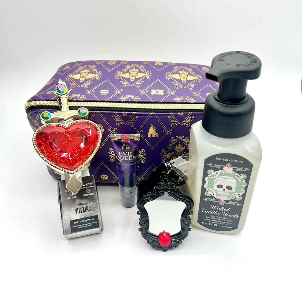 Disney Villains Evil Queen Themed Cosmetic Bag and Accessories Set - NWT